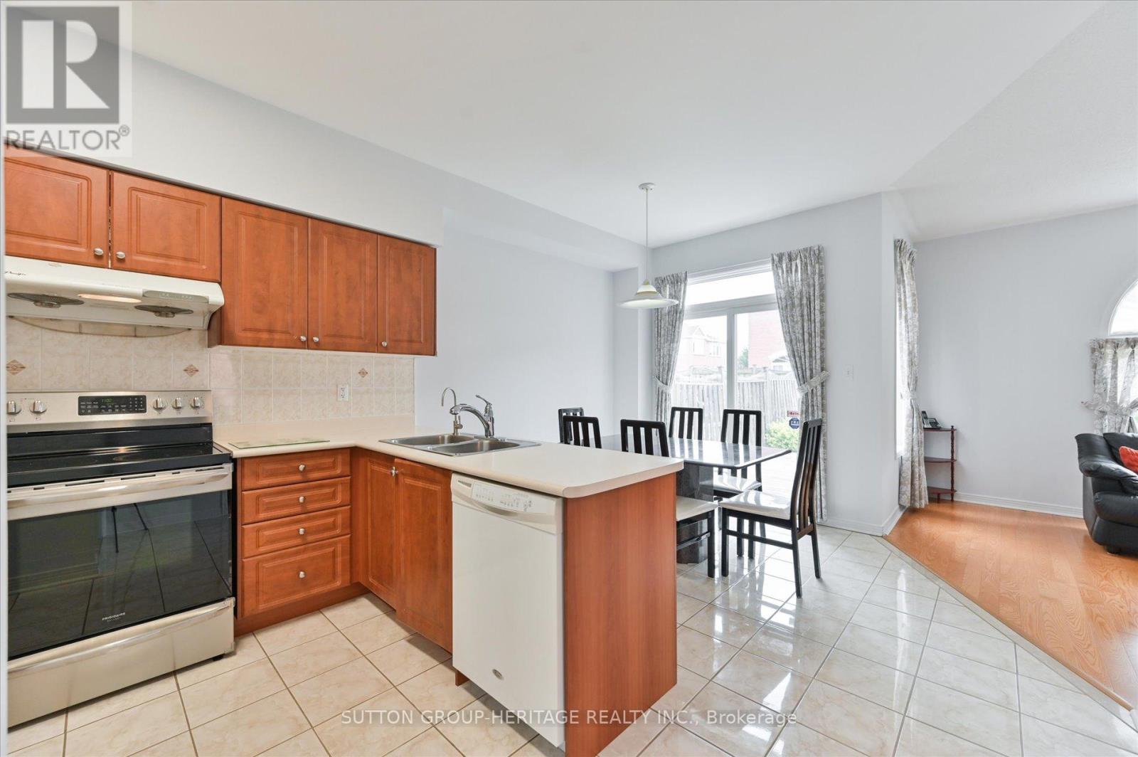 31 Thornton Street, Markham, Ontario  L3S 4P7 - Photo 10 - N12425360