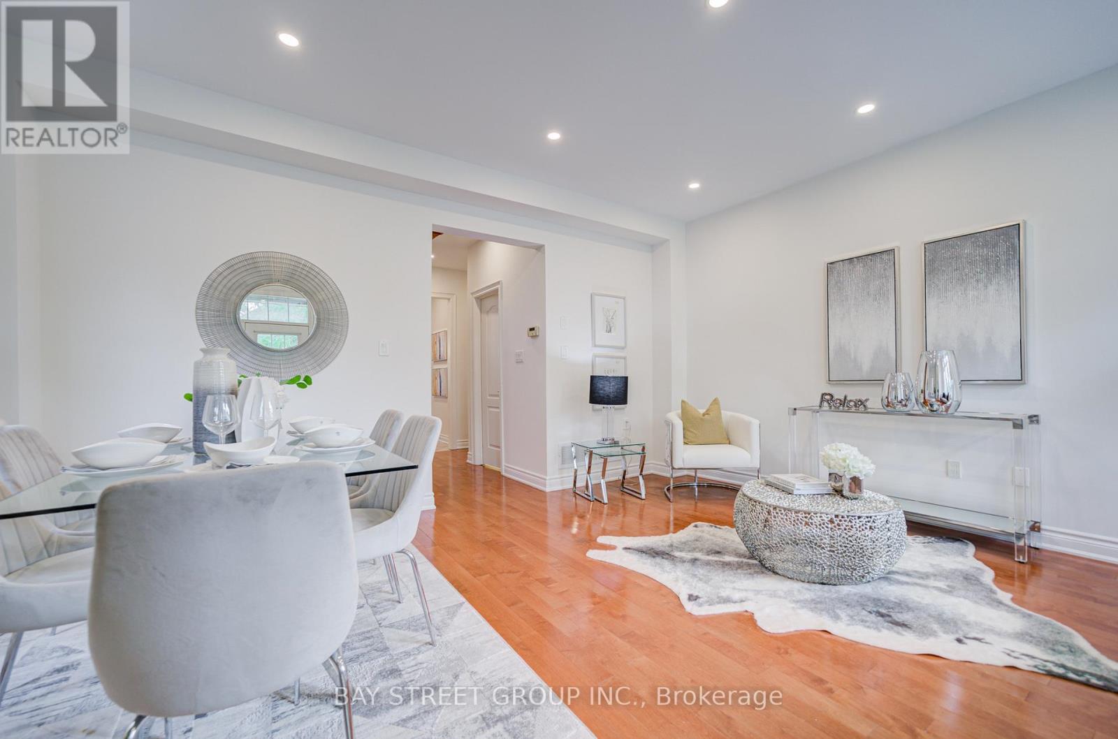 15 Sisley Crescent, Vaughan, Ontario  L4J 9J1 - Photo 4 - N12425362