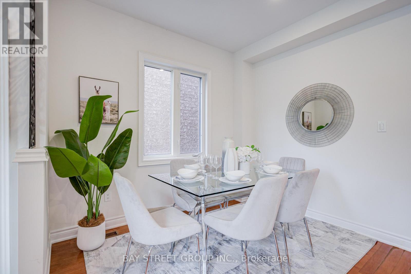 15 Sisley Crescent, Vaughan, Ontario  L4J 9J1 - Photo 5 - N12425362