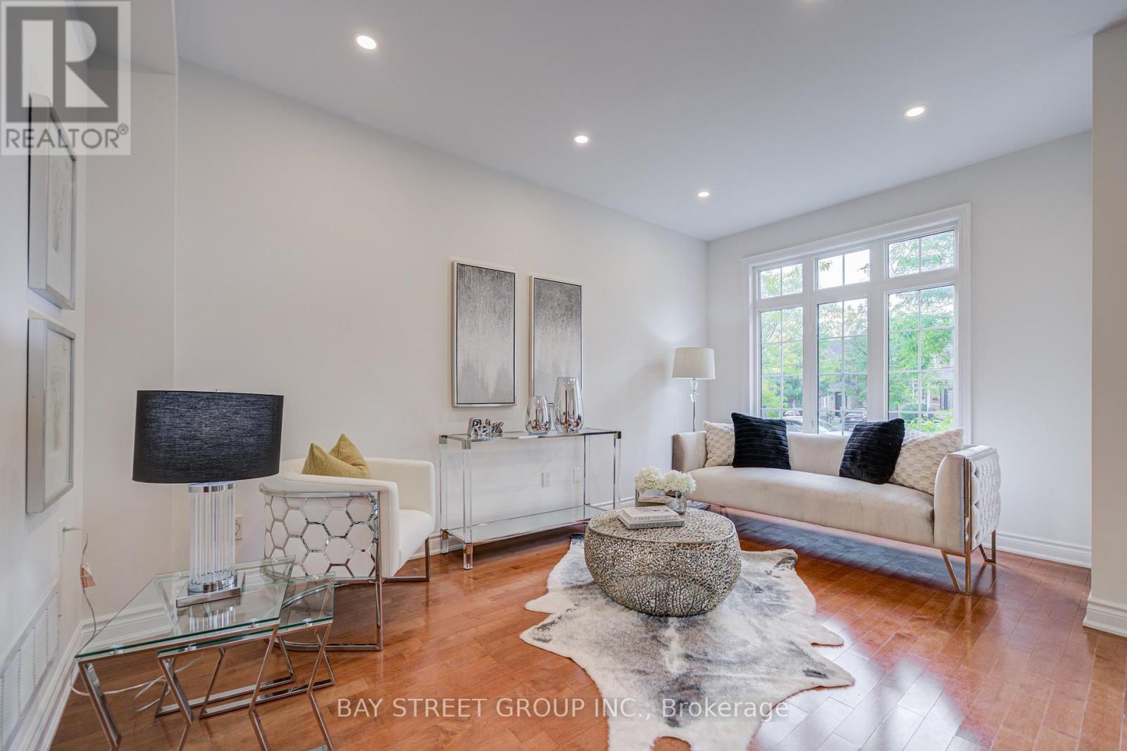 15 Sisley Crescent, Vaughan, Ontario  L4J 9J1 - Photo 8 - N12425362