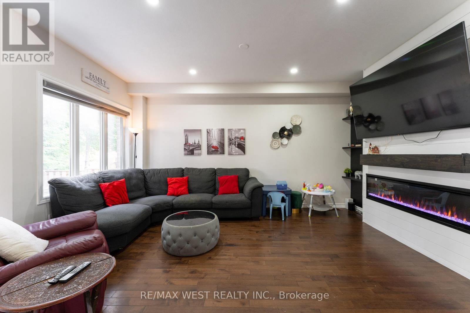 23 Mancini Drive, Essa, Ontario  L0M 1B1 - Photo 10 - N12425372