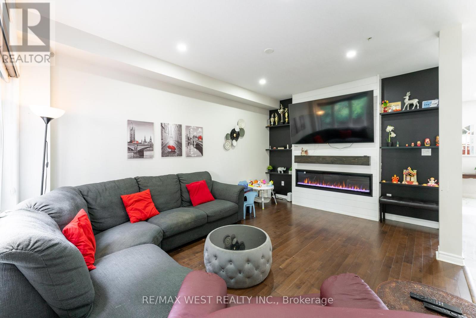 23 Mancini Drive, Essa, Ontario  L0M 1B1 - Photo 11 - N12425372