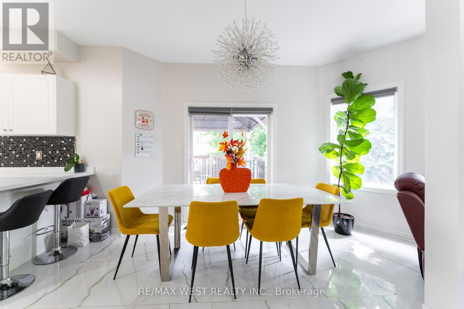 23 Mancini Drive, Essa, Ontario  L0M 1B1 - Photo 14 - N12425372