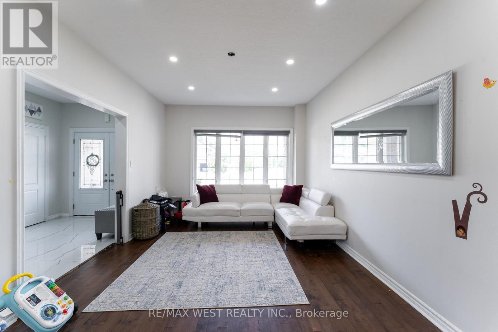 23 Mancini Drive, Essa, Ontario  L0M 1B1 - Photo 18 - N12425372