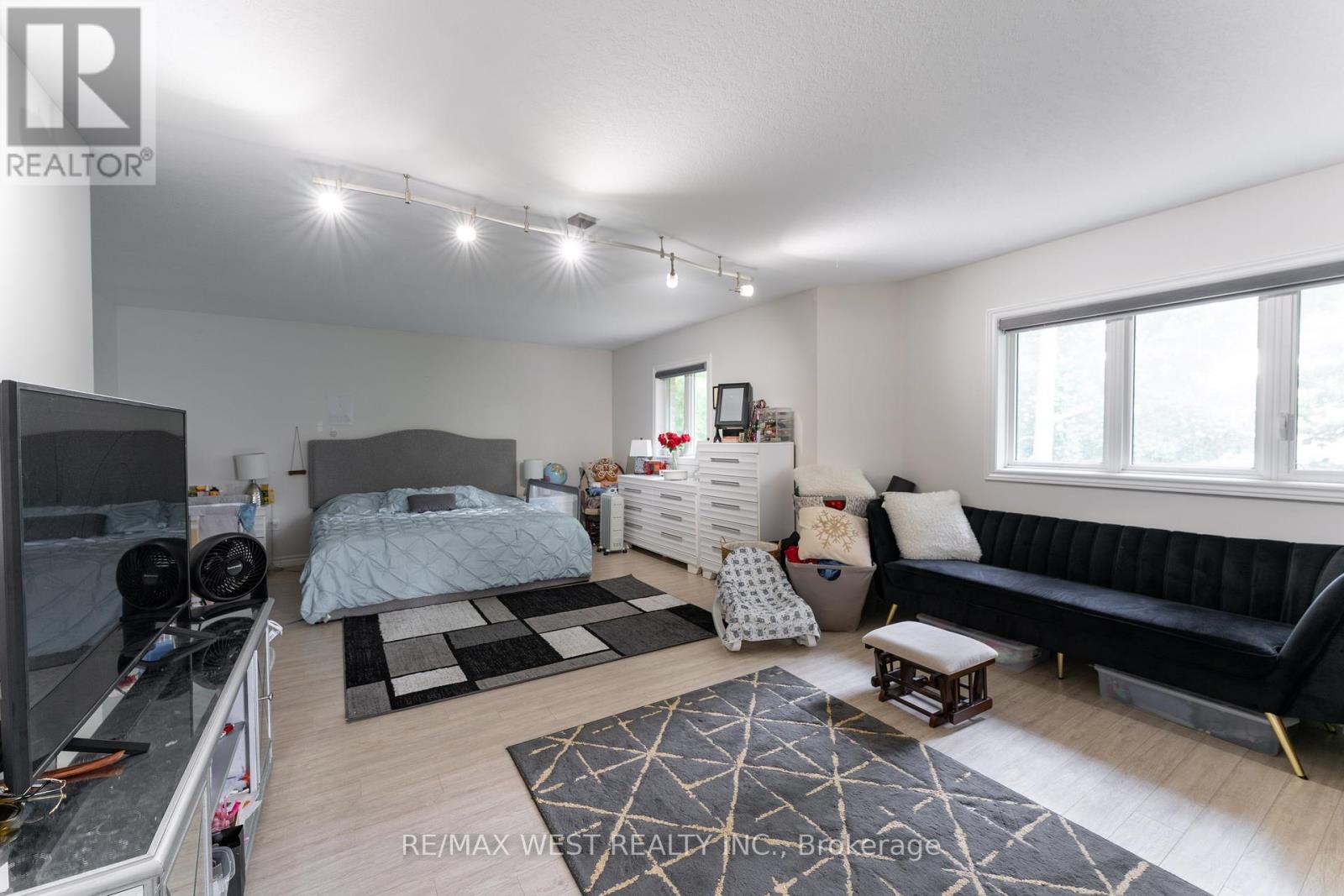 23 Mancini Drive, Essa, Ontario  L0M 1B1 - Photo 20 - N12425372