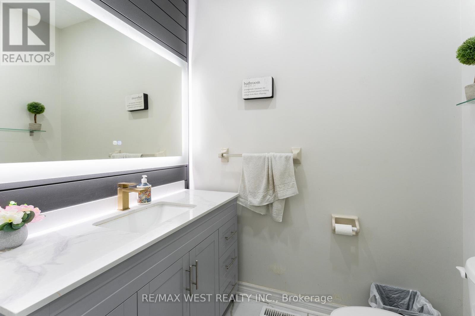 23 Mancini Drive, Essa, Ontario  L0M 1B1 - Photo 6 - N12425372