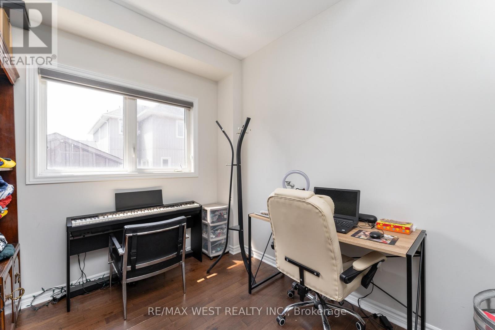 23 Mancini Drive, Essa, Ontario  L0M 1B1 - Photo 8 - N12425372