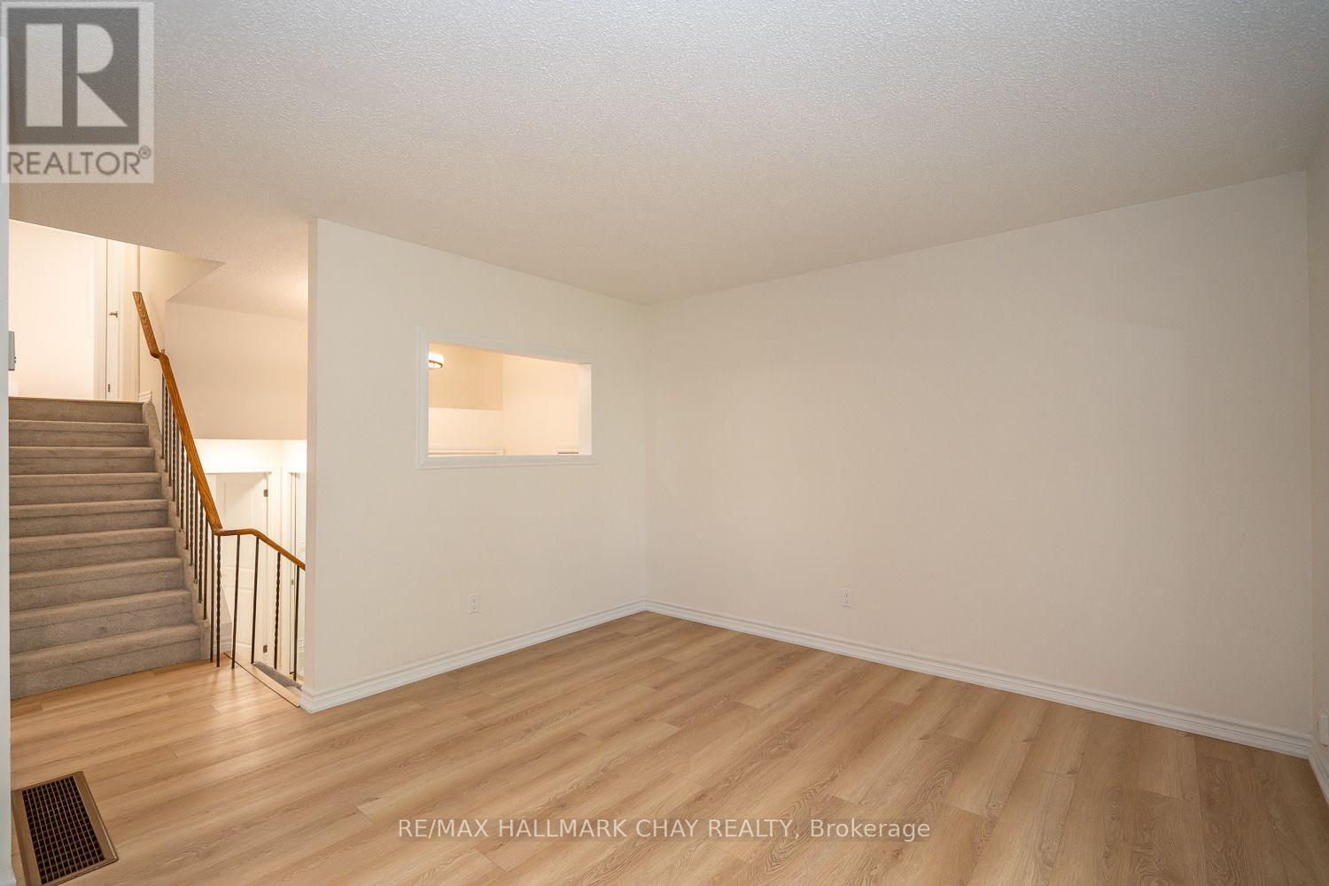 95 Boyne Crescent, New Tecumseth, Ontario  L9R 1K2 - Photo 12 - N12425383