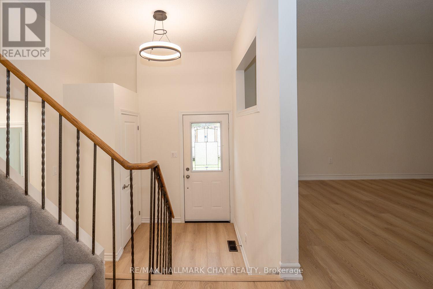 95 Boyne Crescent, New Tecumseth, Ontario  L9R 1K2 - Photo 9 - N12425383