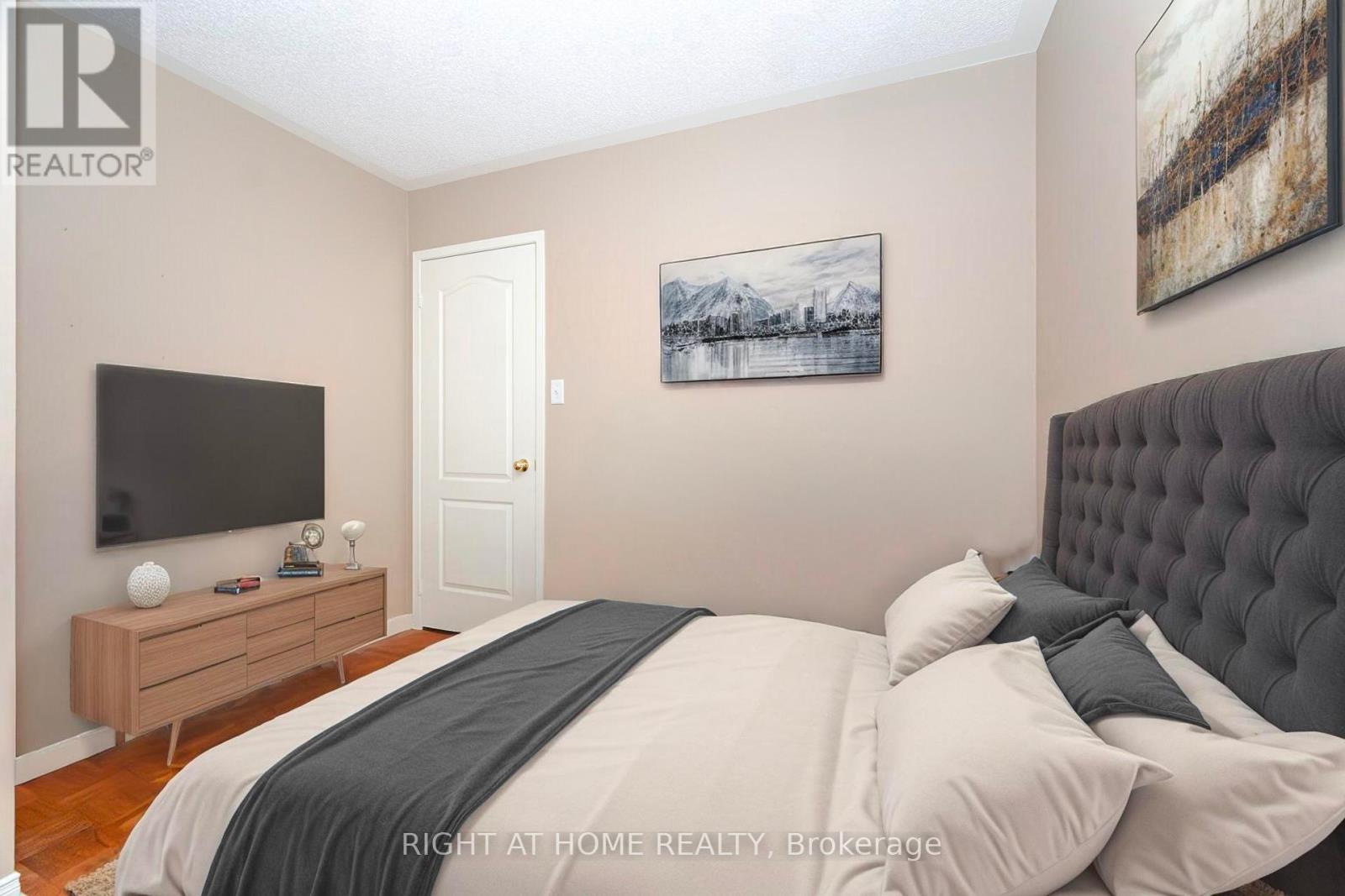 910 Oaktree Crescent, Newmarket, Ontario  L3X 2Z1 - Photo 13 - N12425387