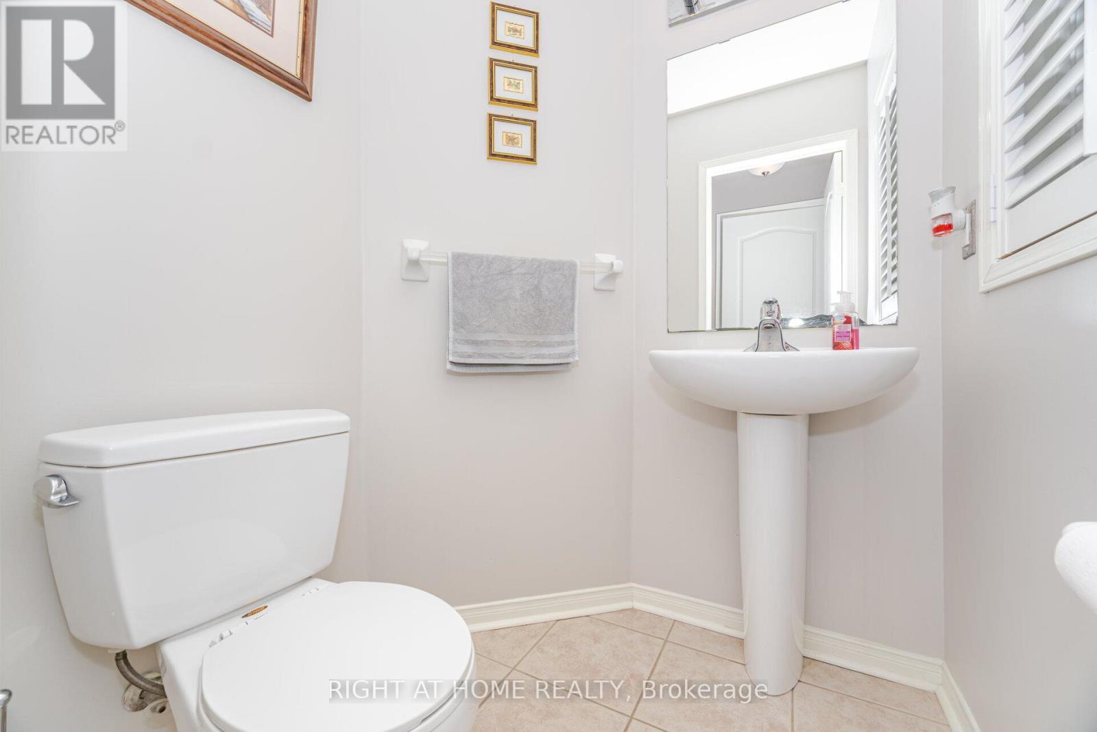 910 Oaktree Crescent, Newmarket, Ontario  L3X 2Z1 - Photo 8 - N12425387
