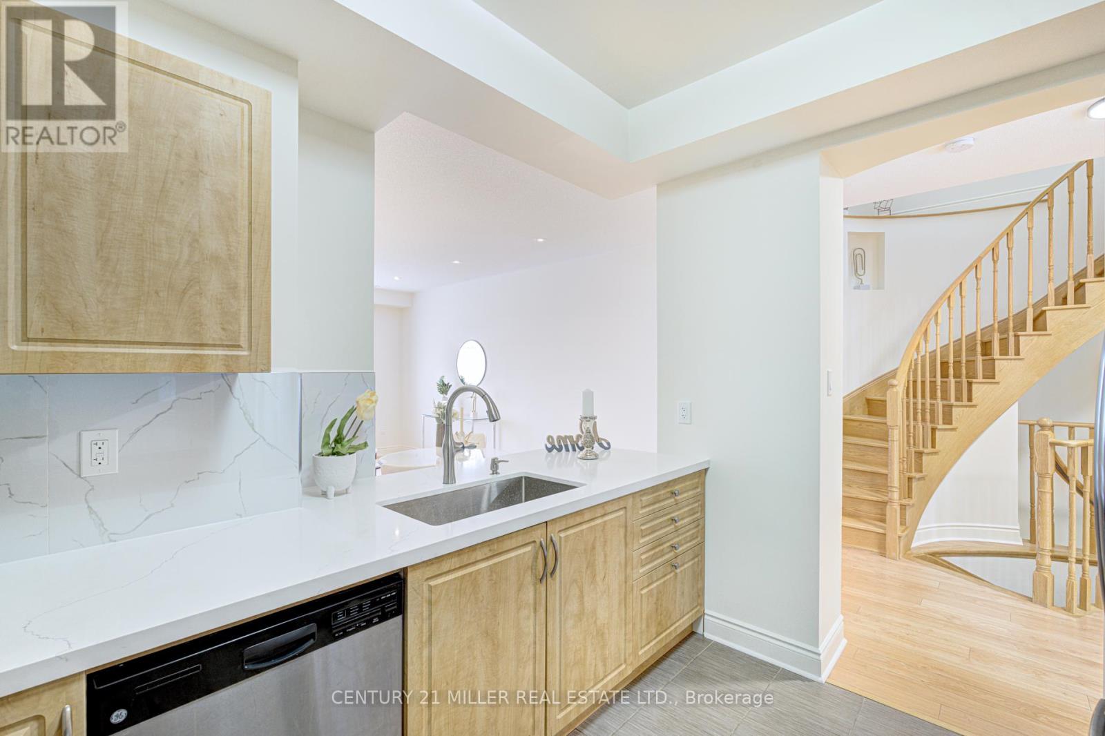2419 Baronwood Drive, Oakville, Ontario  L6M 0J7 - Photo 14 - W12425379