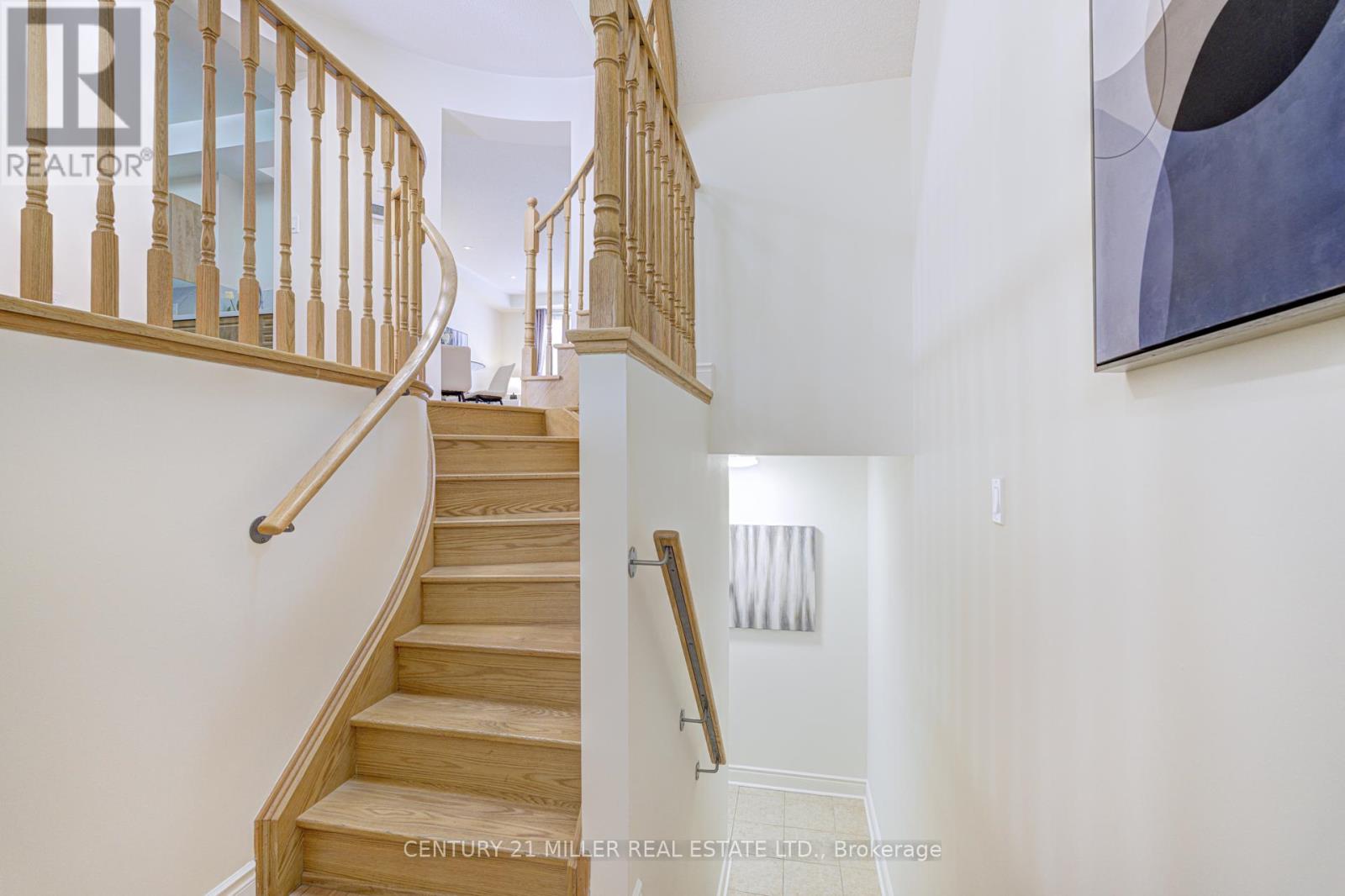 2419 Baronwood Drive, Oakville, Ontario  L6M 0J7 - Photo 2 - W12425379