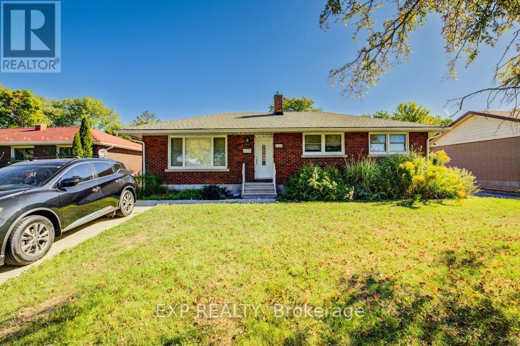 8568 Champlain Drive, Niagara Falls, Ontario  L2G 6Y6 - Photo 1 - X12425367