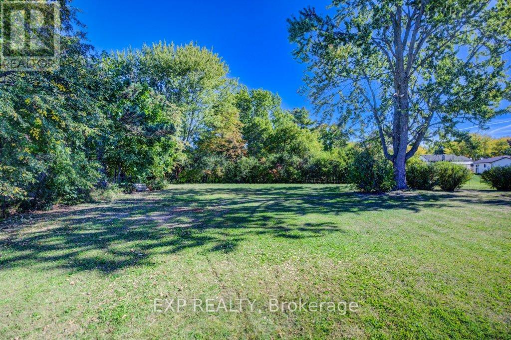 8568 Champlain Drive, Niagara Falls, Ontario  L2G 6Y6 - Photo 10 - X12425367
