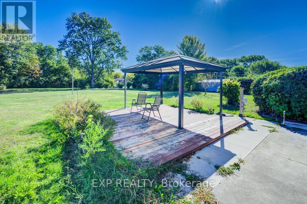 8568 Champlain Drive, Niagara Falls, Ontario  L2G 6Y6 - Photo 12 - X12425367