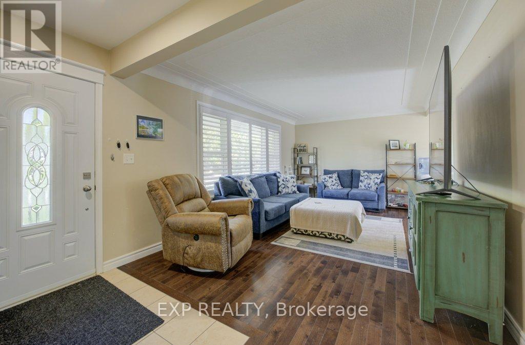 8568 Champlain Drive, Niagara Falls, Ontario  L2G 6Y6 - Photo 2 - X12425367