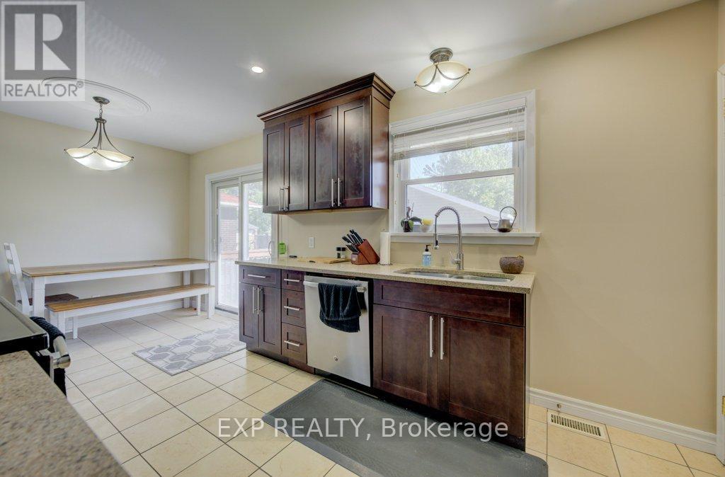 8568 Champlain Drive, Niagara Falls, Ontario  L2G 6Y6 - Photo 5 - X12425367