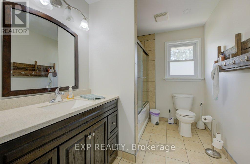 8568 Champlain Drive, Niagara Falls, Ontario  L2G 6Y6 - Photo 9 - X12425367