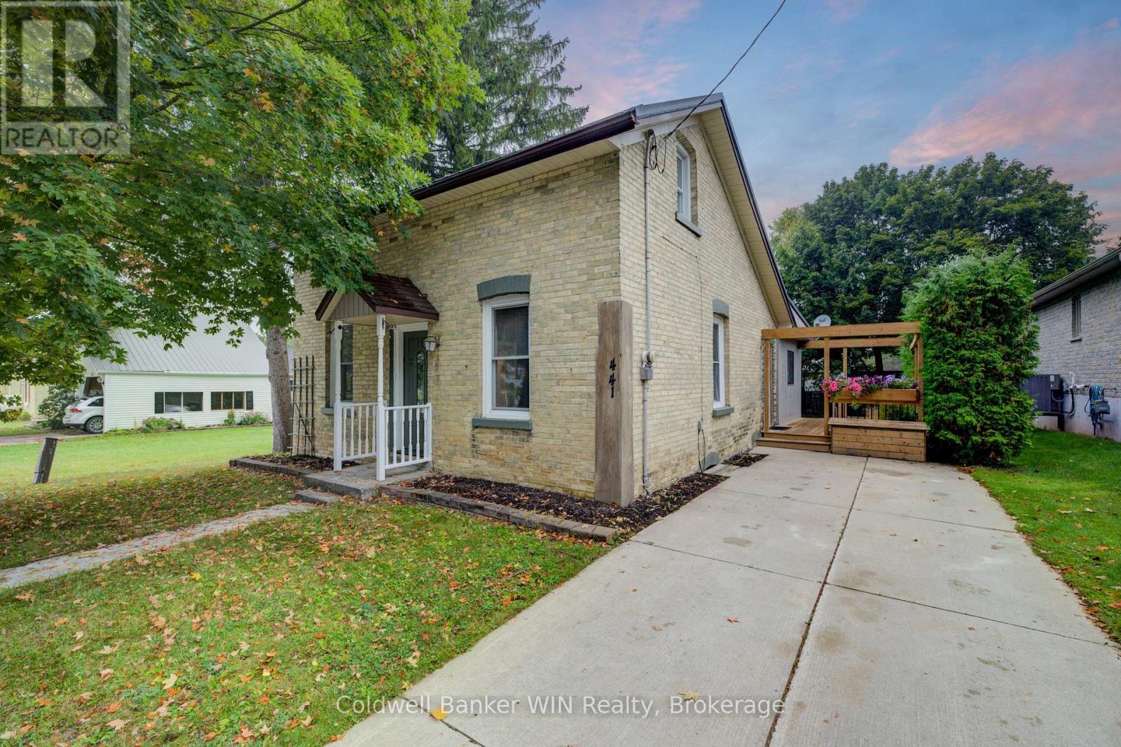 441 Waterloo Street, Wellington North, Ontario  N0G 2L3 - Photo 3 - X12425427