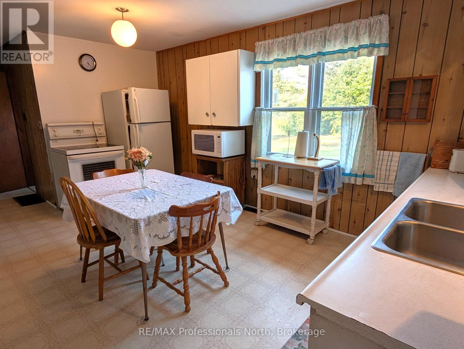 257 Albert Street N, Strong, Ontario  P0A 1Z0 - Photo 5 - X12425440