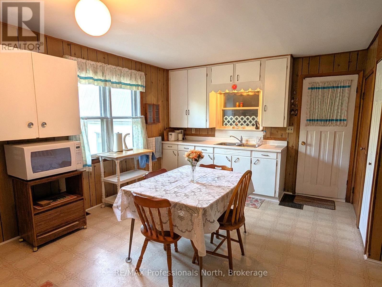 257 Albert Street N, Strong, Ontario  P0A 1Z0 - Photo 6 - X12425440