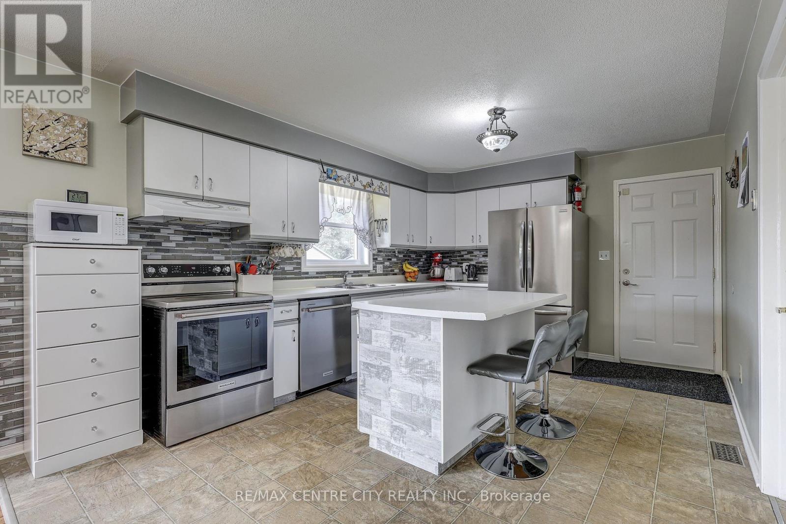 8109 Sandytown Road, Bayham, Ontario  N0J 1Y0 - Photo 9 - X12425418
