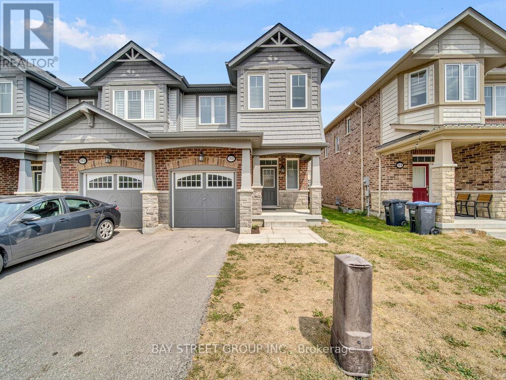 92 Abigail Crescent, Caledon, Ontario  L7C 4C7 - Photo 4 - W12425408