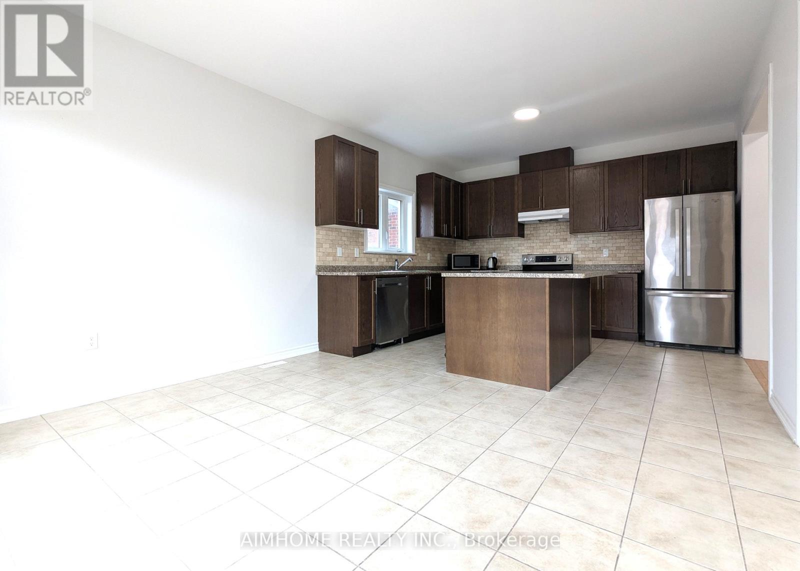 29 Bamburg Street N, Georgina, Ontario  L0E 1R0 - Photo 12 - N12425425