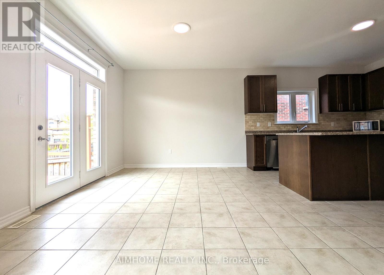 29 Bamburg Street N, Georgina, Ontario  L0E 1R0 - Photo 13 - N12425425