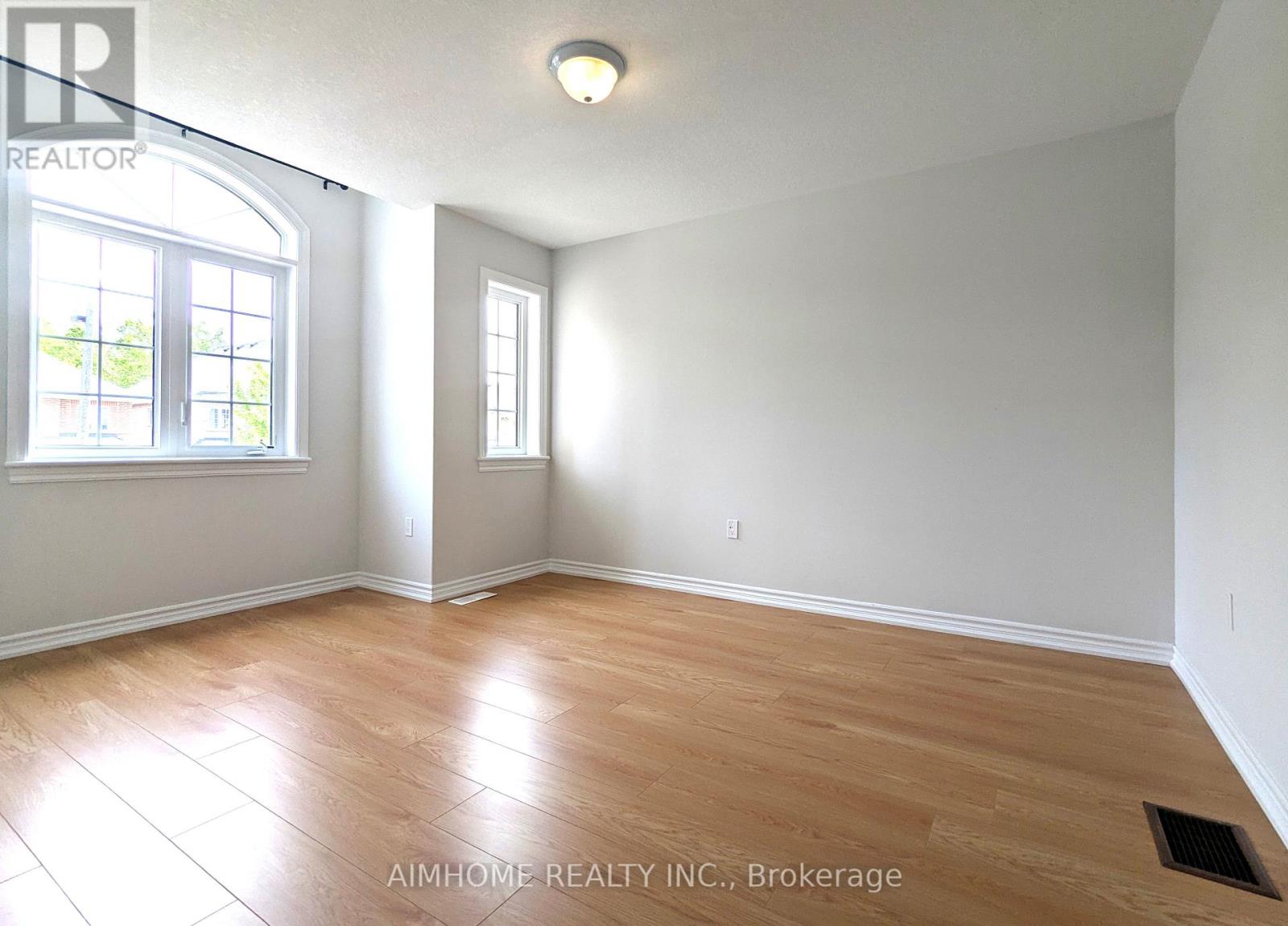 29 Bamburg Street N, Georgina, Ontario  L0E 1R0 - Photo 24 - N12425425