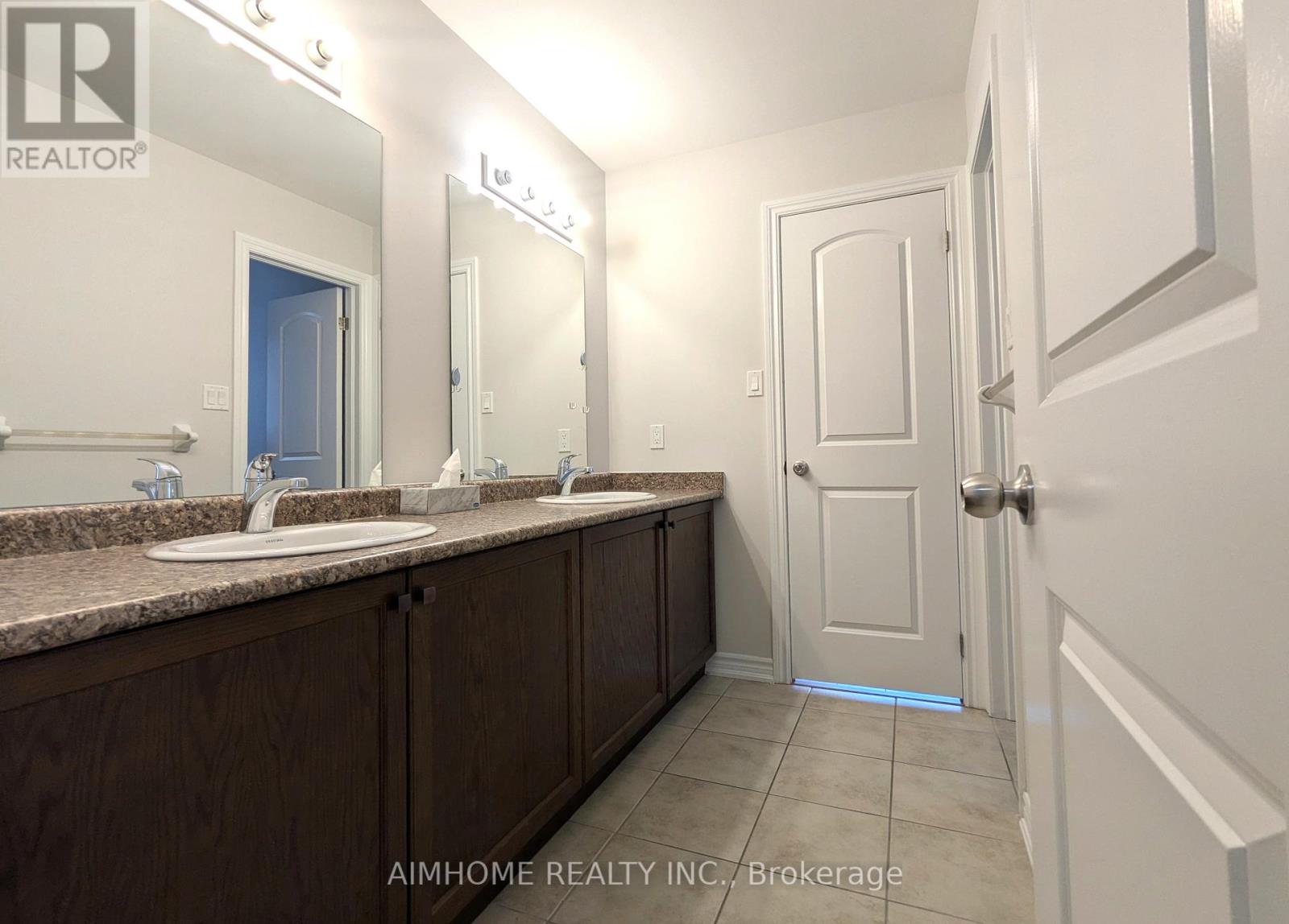 29 Bamburg Street N, Georgina, Ontario  L0E 1R0 - Photo 28 - N12425425