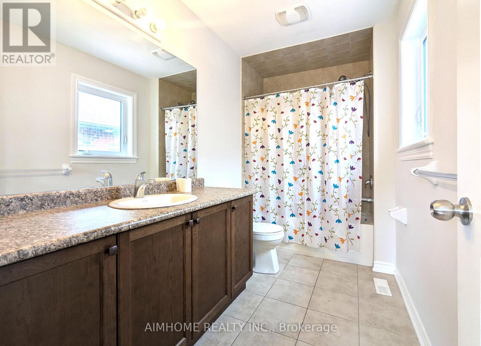 29 Bamburg Street N, Georgina, Ontario  L0E 1R0 - Photo 32 - N12425425