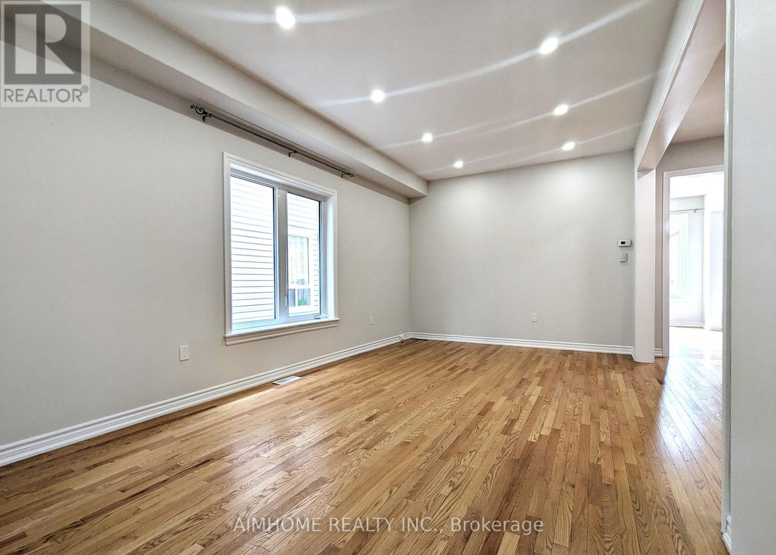 29 Bamburg Street N, Georgina, Ontario  L0E 1R0 - Photo 4 - N12425425