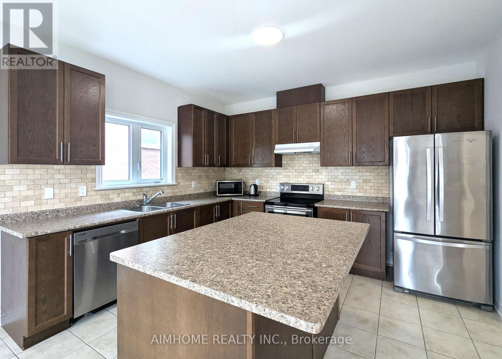 29 Bamburg Street N, Georgina, Ontario  L0E 1R0 - Photo 9 - N12425425