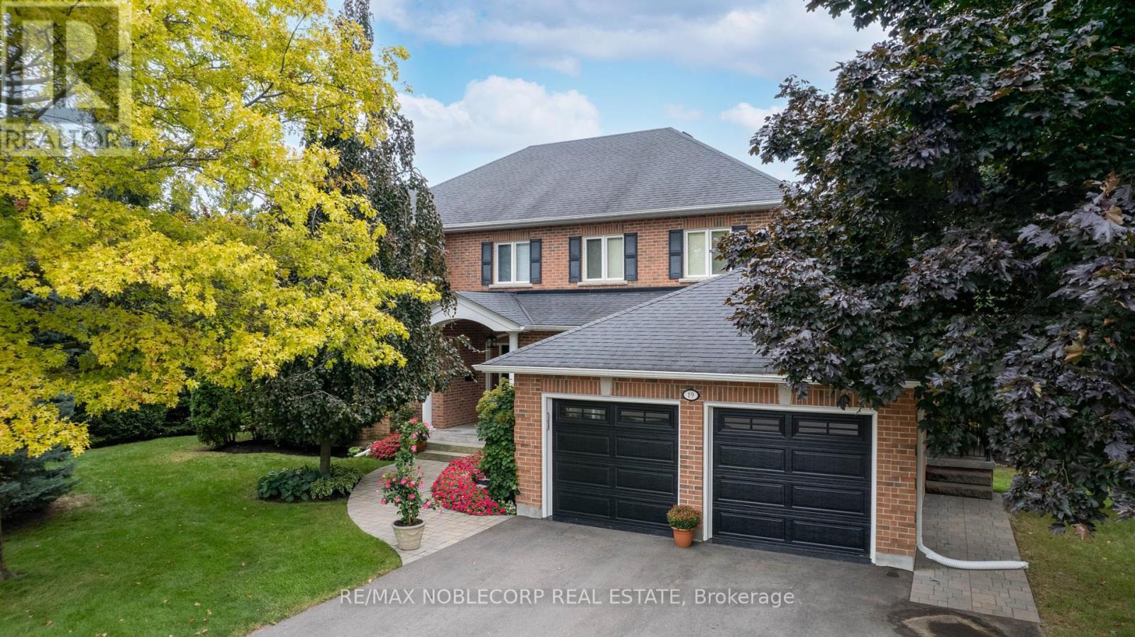 19 STOCKDALE CRESCENT, Richmond Hill, Ontario