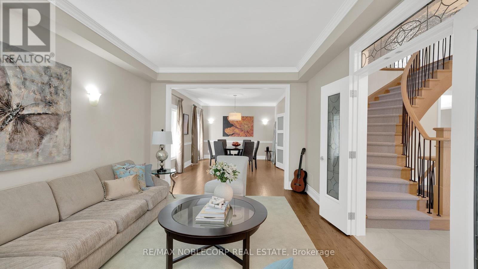19 Stockdale Crescent, Richmond Hill, Ontario  L4C 3T1 - Photo 14 - N12425430