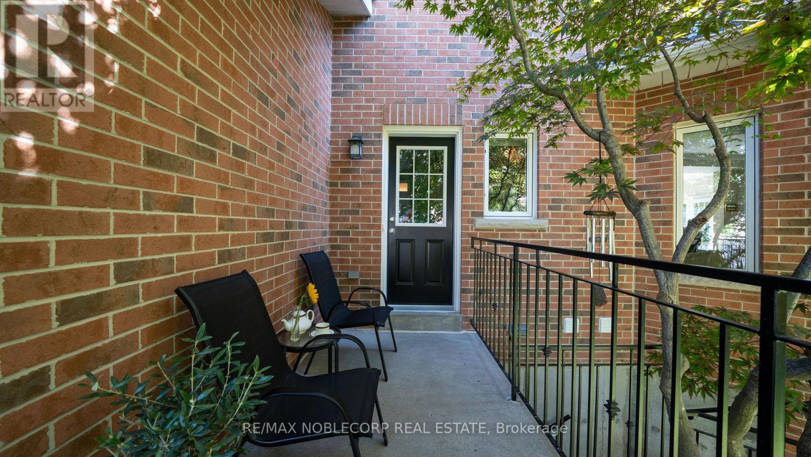 19 Stockdale Crescent, Richmond Hill, Ontario  L4C 3T1 - Photo 18 - N12425430