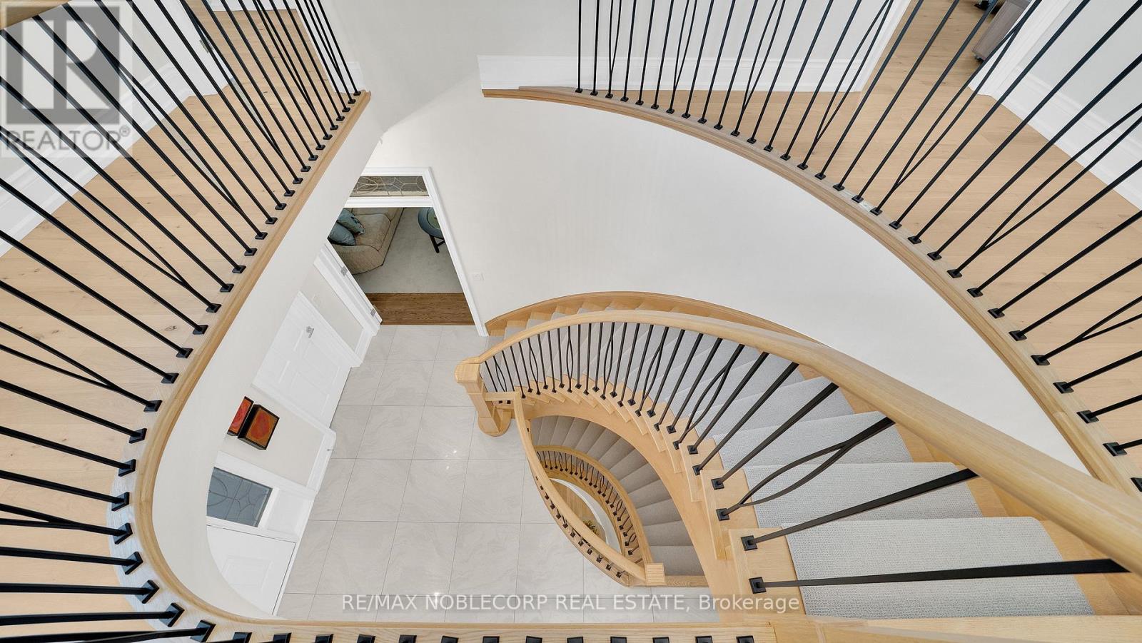19 Stockdale Crescent, Richmond Hill, Ontario  L4C 3T1 - Photo 19 - N12425430