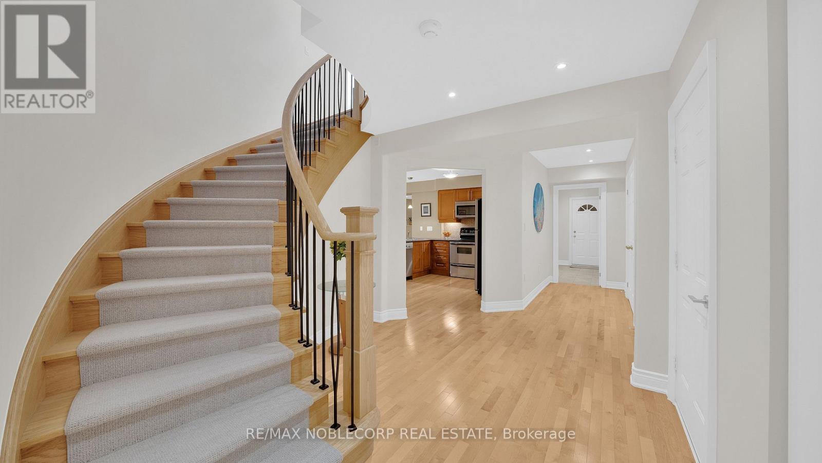 19 Stockdale Crescent, Richmond Hill, Ontario  L4C 3T1 - Photo 30 - N12425430