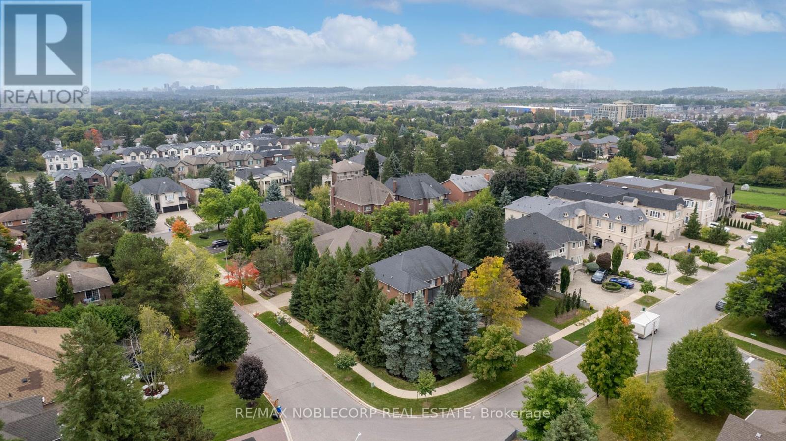 19 Stockdale Crescent, Richmond Hill, Ontario  L4C 3T1 - Photo 44 - N12425430