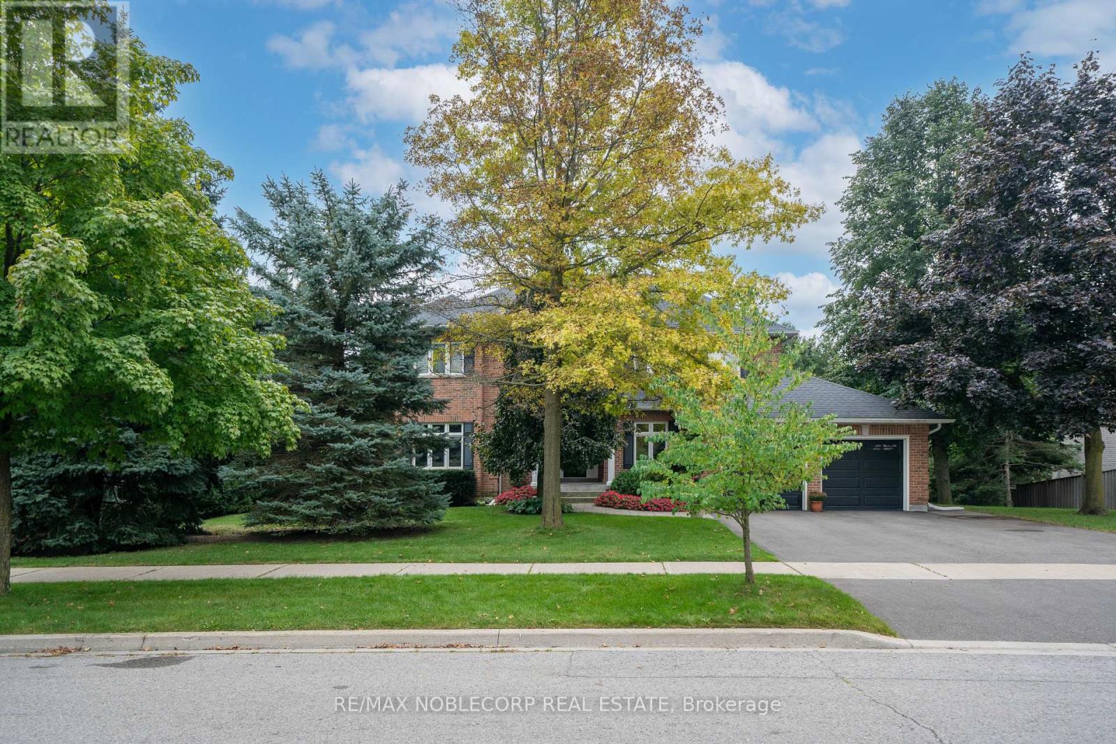19 Stockdale Crescent, Richmond Hill, Ontario  L4C 3T1 - Photo 48 - N12425430