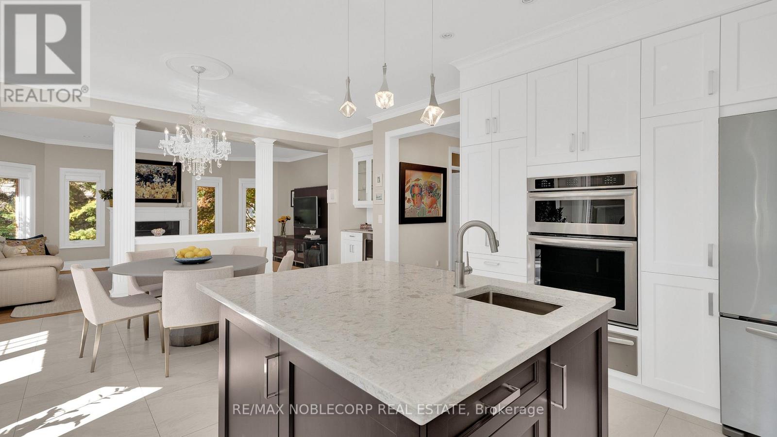 19 Stockdale Crescent, Richmond Hill, Ontario  L4C 3T1 - Photo 8 - N12425430
