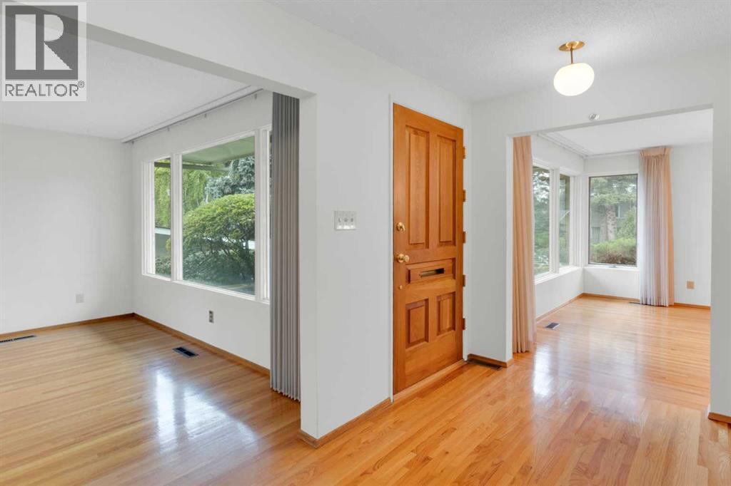 2711 Crawford Road Nw, Calgary, Alberta  T2L 1C9 - Photo 3 - A2254530