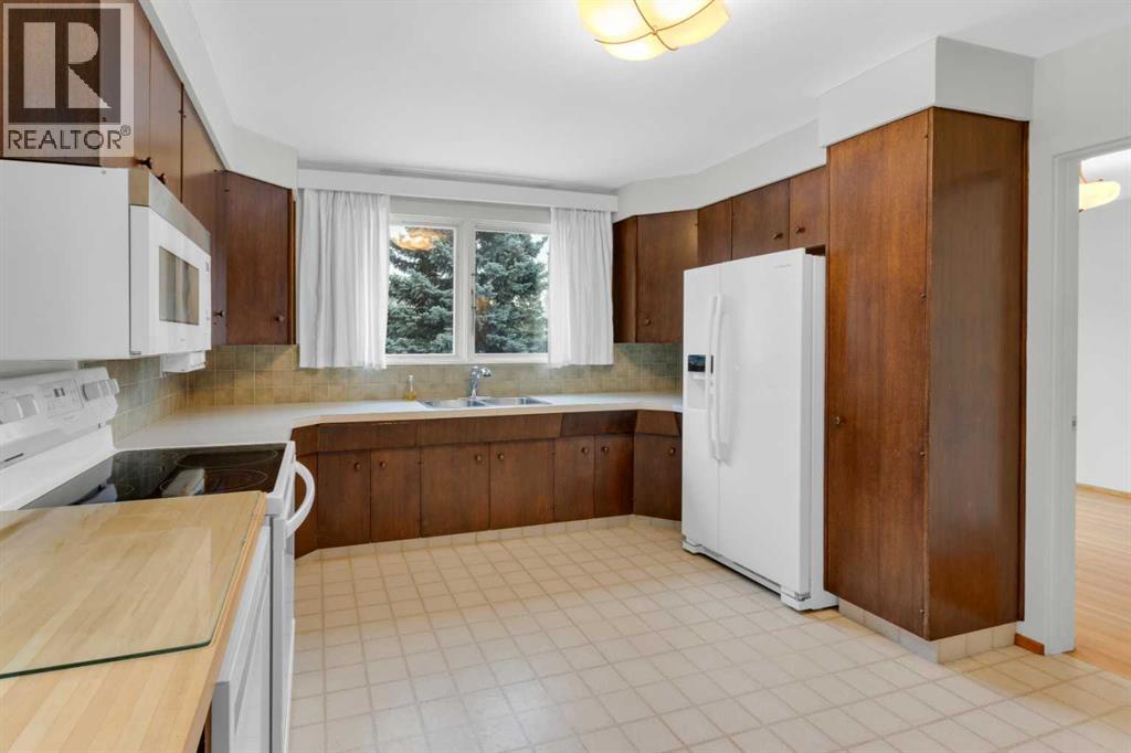 2711 Crawford Road Nw, Calgary, Alberta  T2L 1C9 - Photo 8 - A2254530