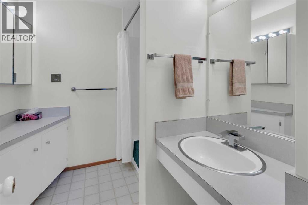 2711 Crawford Road Nw, Calgary, Alberta  T2L 1C9 - Photo 12 - A2254530