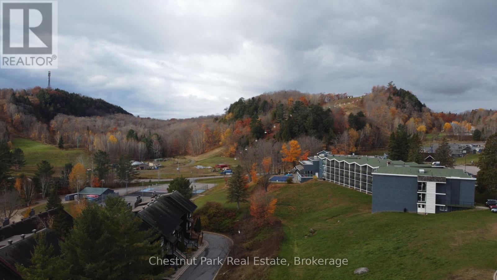 4 Turner Drive, Huntsville, Ontario  P1H 1A8 - Photo 2 - X12425458