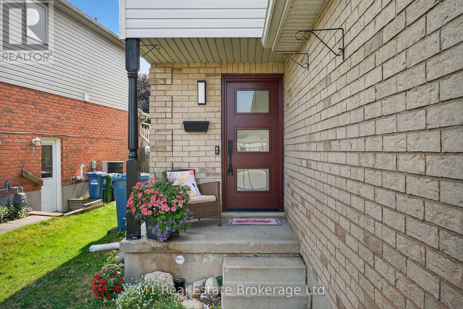 155 Stephanie Drive, Guelph, Ontario  N1K 1X7 - Photo 3 - X12425465