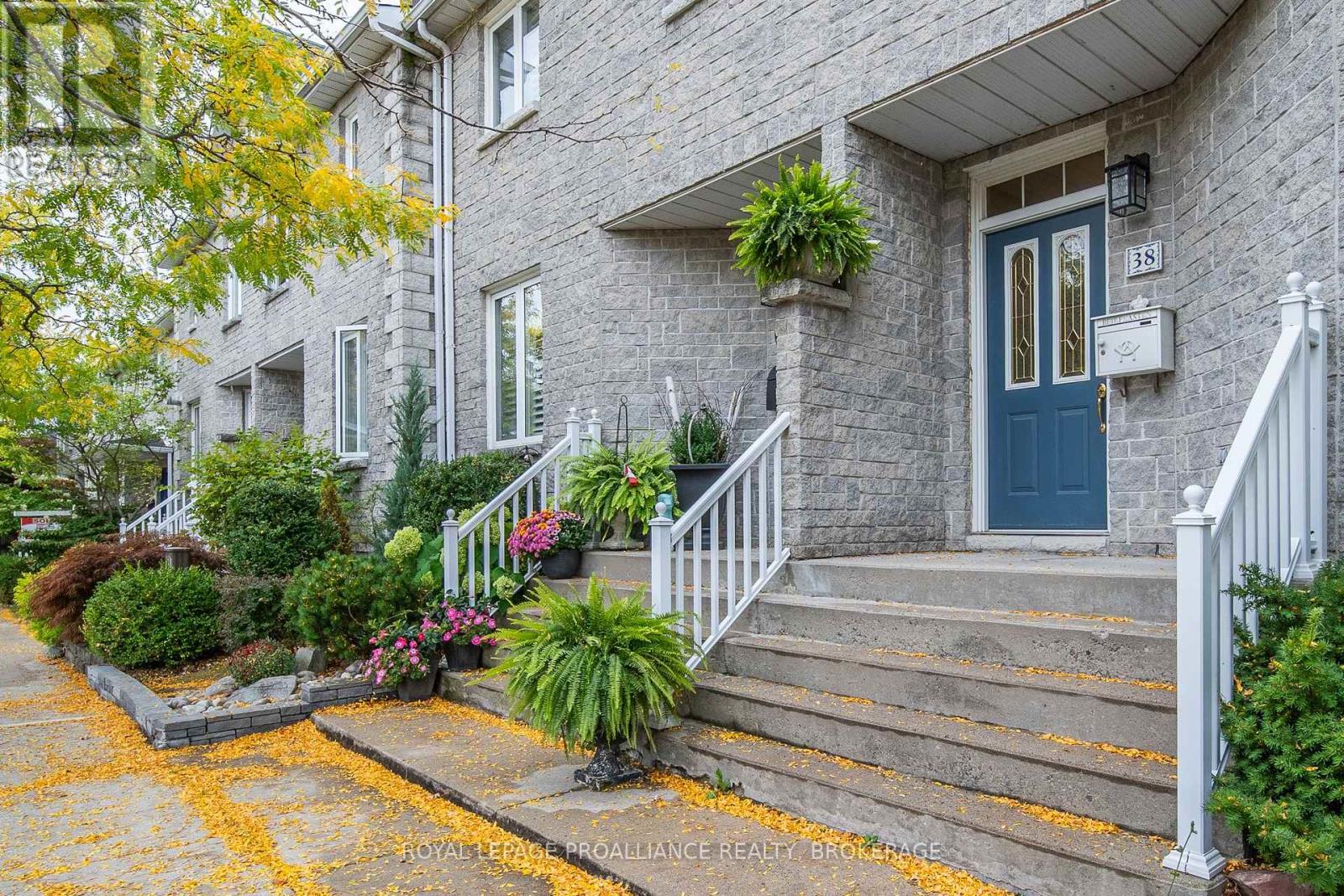 38 YONGE STREET, Kingston, Ontario