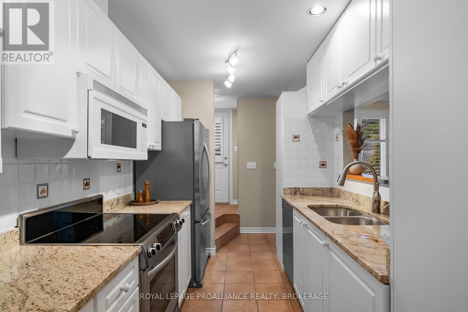 38 Yonge Street, Kingston, Ontario  K7M 1E3 - Photo 15 - X12425473